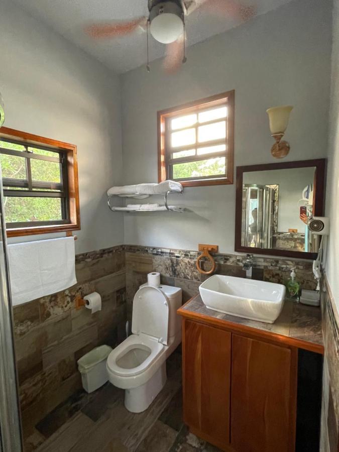 Hidden Treasure Vacation Home Blue Bay Cottage Caye Caulker Eksteriør bilde